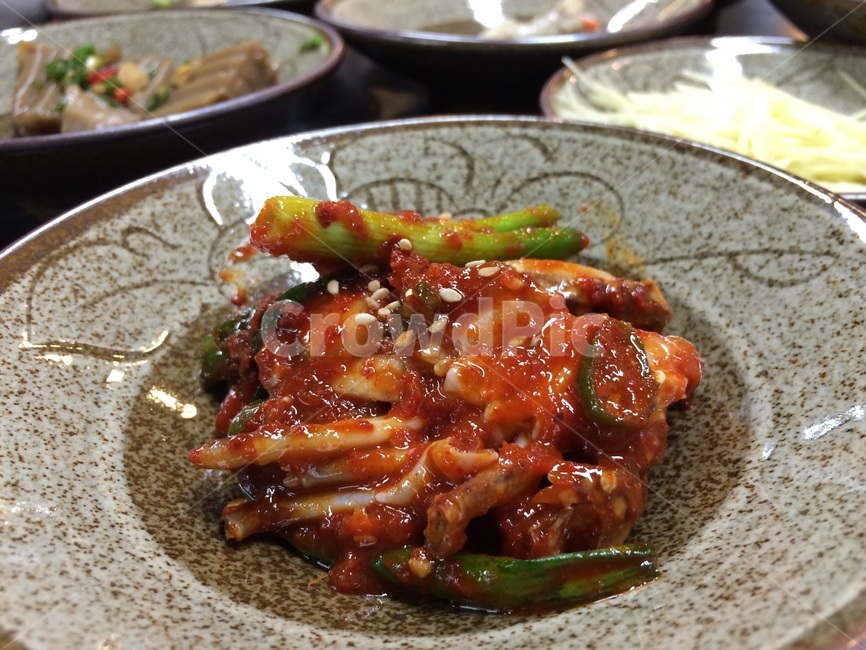 장어한정식,반찬류,양념게장,대파,고추장,양념