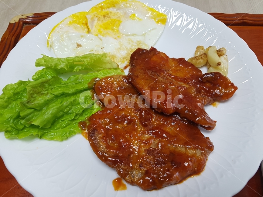 목살,목살스테이크,스테이크,게란후라이,상추,음식,식재료,요리,food,cook,meal,dishes,food reserves