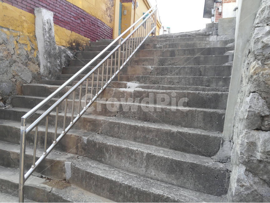 계단,스테인레스손잡이,오래된계단,경사로,만남,골목길,alley,handrail,난간,banister,staircase,railing