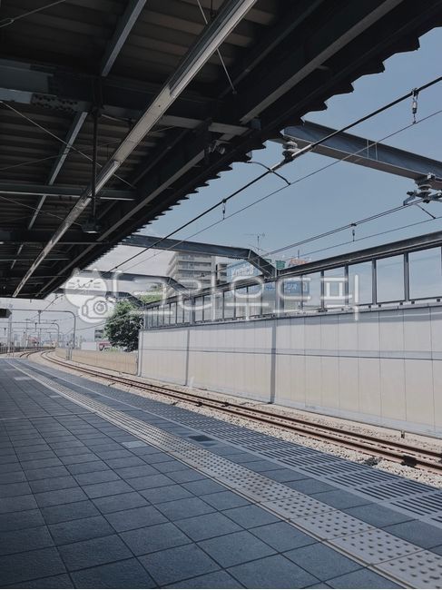 일본,일본감성,도쿄,일본분위기,분위기,감성,분위기있는,japan,tokyo,sensible,feeling,기차,지하철,일본지하철,일본지하철역,지하철플랫폼,기차플랫폼,지하철역,플랫폼,subway,train,platform,풍경,교통,교통수단,해외,외국,traffic,transportation,foreign,oversea,terminal