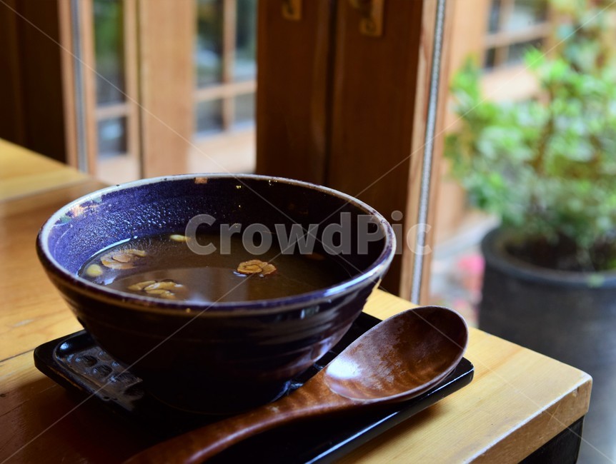 한국,전통,팥죽,한옥,맛있는,음식,도자기그릇,korea,traditional,patjuk,soup,delicious,seramics
