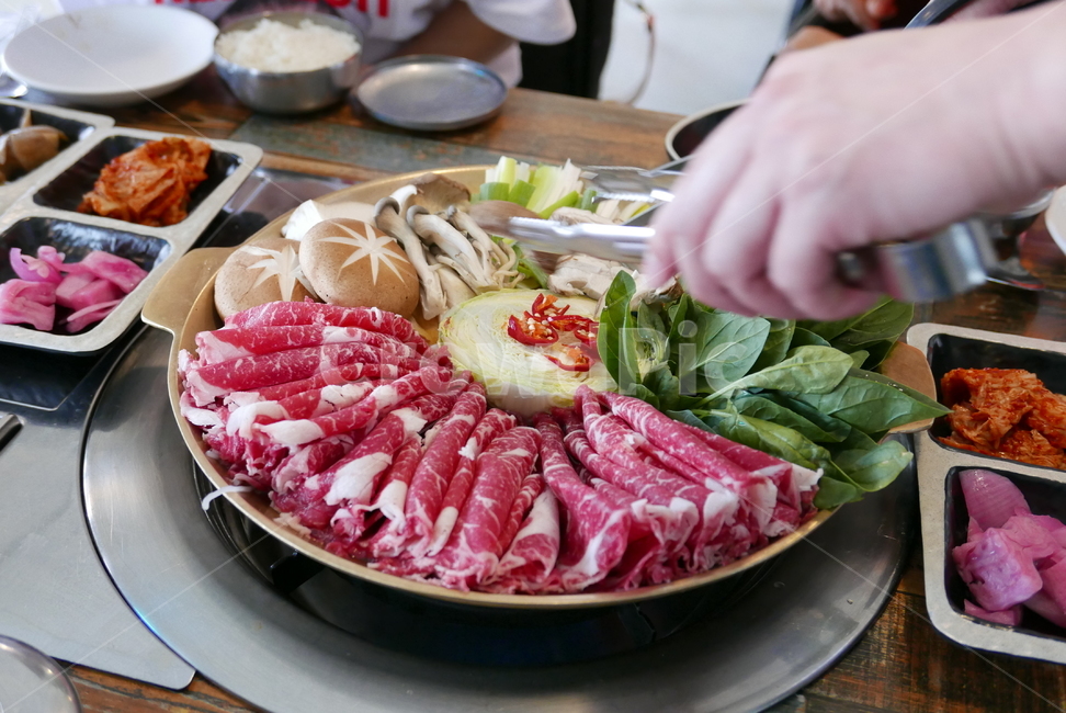 식사,소고기,전골,버섯,food,meal,고기,소고기전골,요리,한식,음식,식재료,요리,food,cook,meal,dishes,food reserves,육류,고기,meat