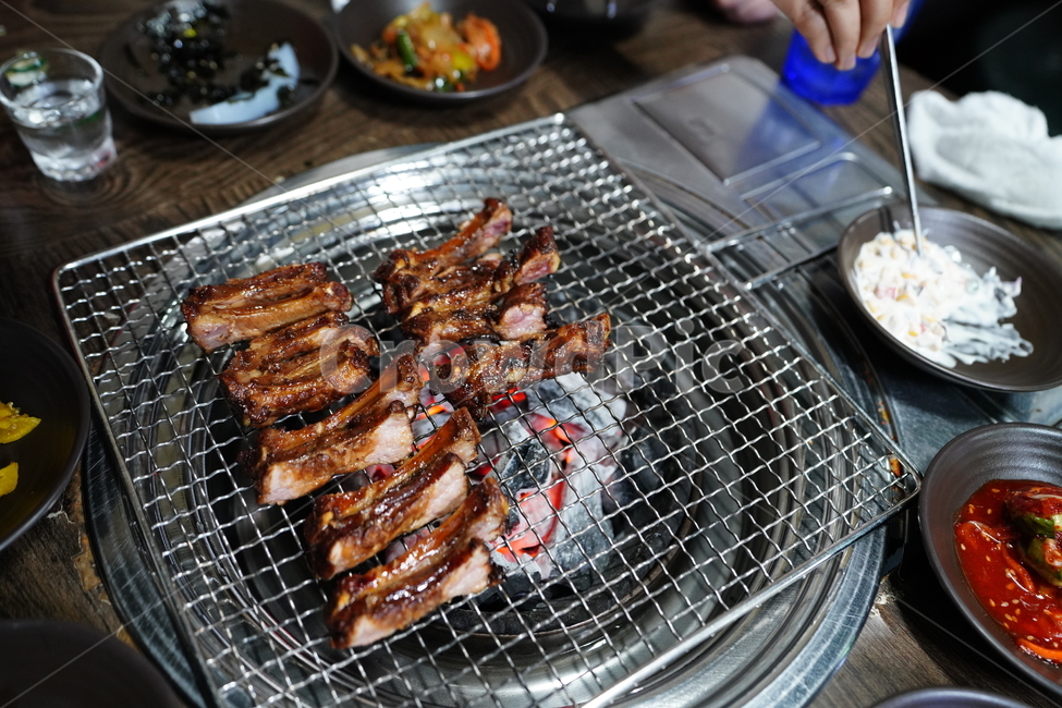 등갈비,육식,육류,간식,먹거리,음식,식사,안주,구이,한식,고기,음식,식재료,요리,food,cook,meal,dishes,food reserves,육류,고기,meat,한식,한국음식,한국요리,korean food,korean dishes,korean meal,korean cook