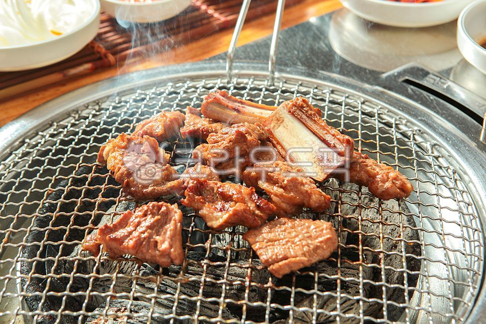 한국음식,전통음식,음식점,한국음식점,식당,요리,맛집,접시,한식,한정식,돼지갈비,돼지,고기,숯불돼지갈비,구이,양념갈비,양념돼지갈비,돼지갈비숯불구이,갈비,갈비구이,갈비숯불구이,소스,양념,돼지고기,식사,전통갈비,숯불갈비,메뉴,food,바베큐,bbq,음식