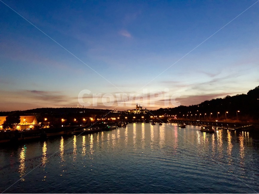유럽,europe,풍경,야경,강,밤,불빛,전망,보트,물,water,waterfront,워터프론트,nightview,야경,밤,풍경,nightscape,night,landscape