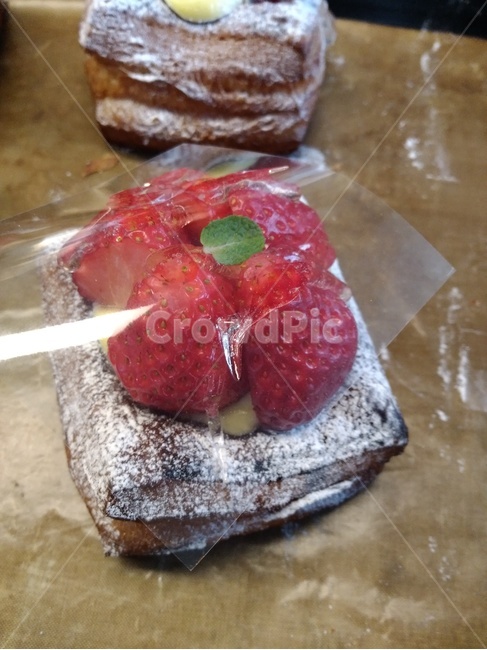 빵,딸기,strawberry,달콤,sweet,음식,식재료,요리,food,cook,meal,dishes,food reserves,빵,bread,디저트,간식,후식,dessert,snack