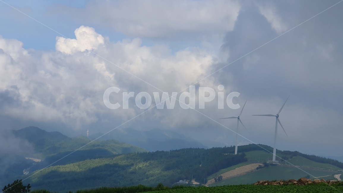 태백산,산,구름,하늘,풍차,taebaeksanmountain,sky,clouds,windmill,에너지산업,energy industry,machine,기계,motor,모터,engine,엔진