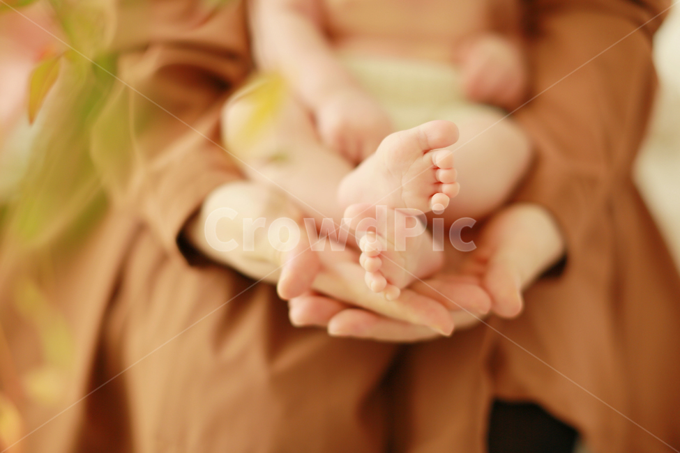 아기발,아기,엄마와아기,엄마,발,사람,인물,인간,human,person,가족,패밀리,family,영유아,아기,애기,아이,infants,baby