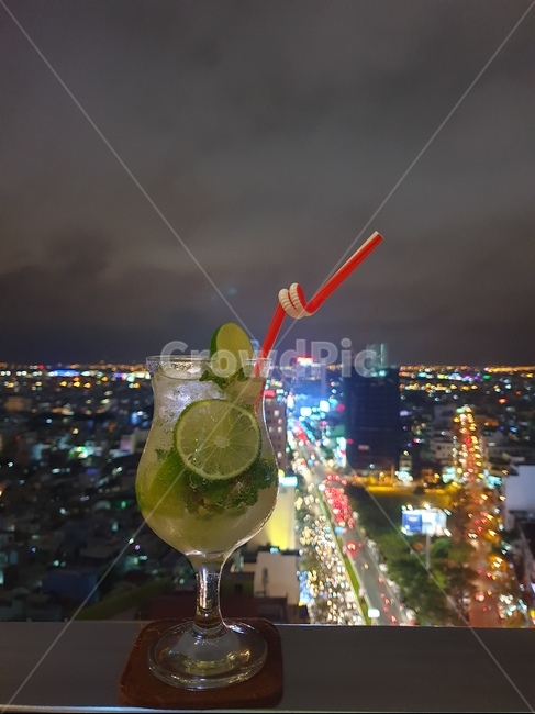 칵테일,마실것,모히또,야경,야간,야경,밤,풍경,nightscape,night,landscape,술,주류,alcohol,cocktail,beverage,마실 것,drink,음주,알코올