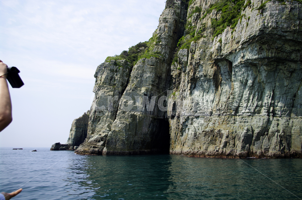 암석,바위,하늘,구름,섬,바다,자연,풍경,nature,landscape,outdoors,옥외,cliff,낭떠러지,ocean,대양,water,물,sea,shoreline,해안선