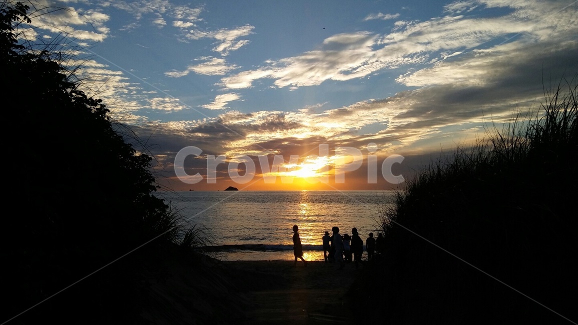 바다,사람,자연,일몰,노을,자연,풍경,nature,landscape,outdoors,옥외,dawn,새벽,dusk,황혼,sunset,red sky,붉은 하늘,sky,하늘,sunlight,햇빛