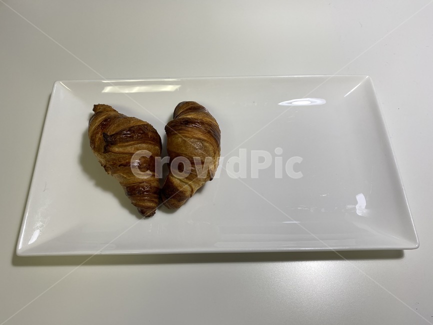 크로아상,빵,디저트,음식,아침식사,티타임,테이블,브런치,bread,desert,food,breakfast