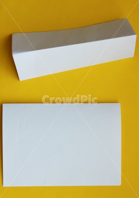 종이,페이퍼,탑앵글,탑뷰,흰종이,흰색,주름,blank,empty,nobody,object,paper,topview,white,blue,화이트,하얀색,접기,접은,접어놓은,접힌자국,자국,접은자국,편지,노랑,노란색,노란배경,옐로우,연출,컨셉,콘셉,direction,concept