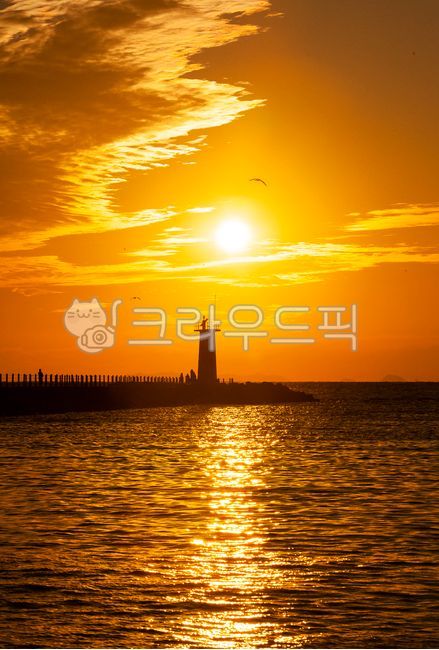 flare,red sky,nature,dusk,Dusk,Lighthouse,horizon,ocean,outdoors,light,redsky,sunset,sight,Gyema Port,Sunrise,dawn,Seagull,tower