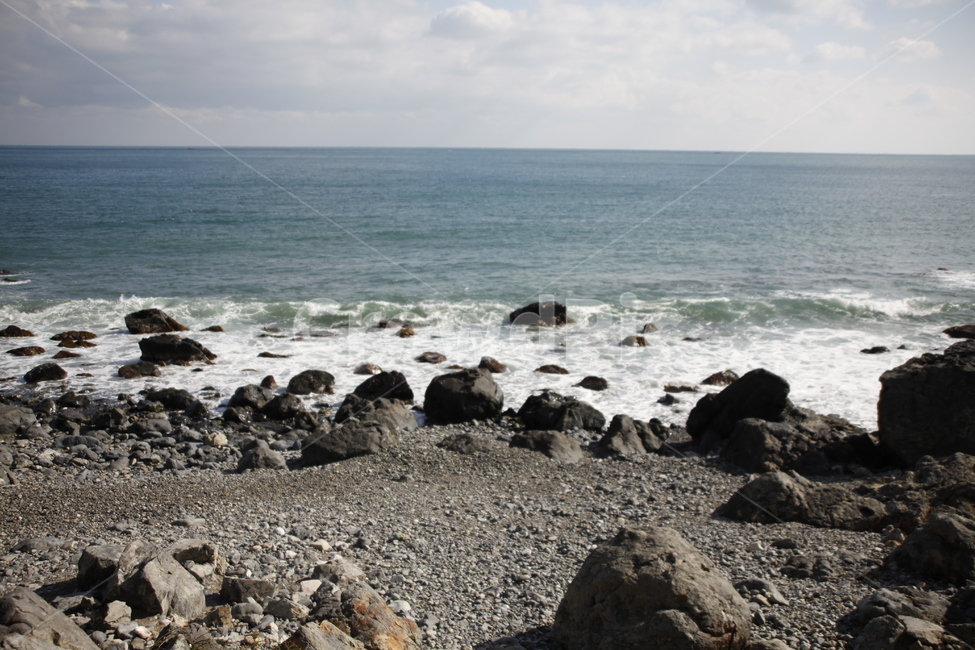 바다,파도,돌,바위,하늘,물보라,모래,구름,자연,풍경,nature,landscape,shoreline,해안선,water,물,ocean,대양,outdoors,옥외,sea,rubble,파편,rock,록