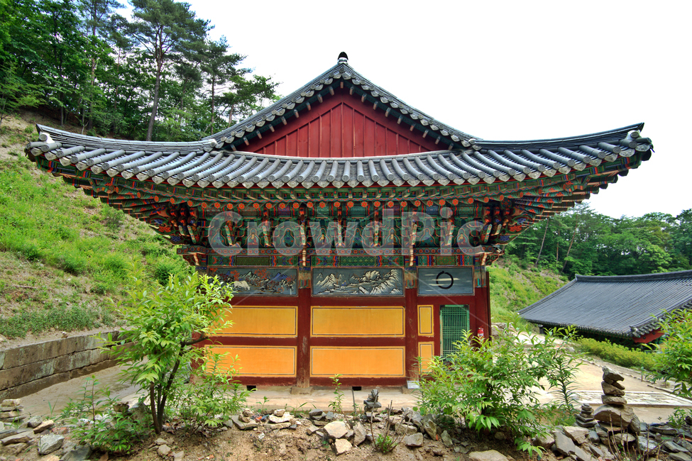 청평사,오봉산,법당,춘천,아미타불,본존,고건축,불교사찰,축대,극락보전,한국전통,한국문화,korean traditional,korean culture,종교,신앙,religion,belief,faith,건축물,건물외관,exterior,building,structure,architecture,construction