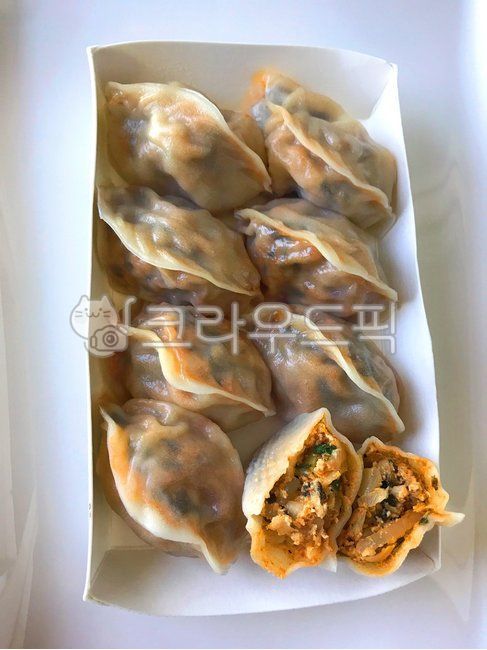 dumpling,seasoning,Spicy,kimchi,delicious,food,Steamed dumplings,Kimchi dumplings,lunch box,cooking,Steamed,mukbang,market dumplings,snack bar,Dumpling lunch box