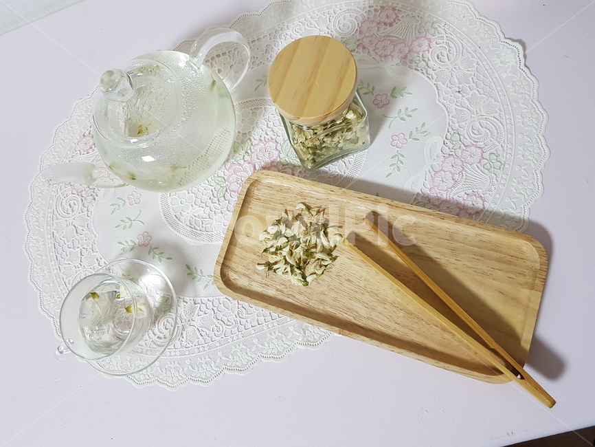유리잔,아카시아차,차,흰색,녹색,선인장,마블선인장,다육이,음료수,drink,beverage