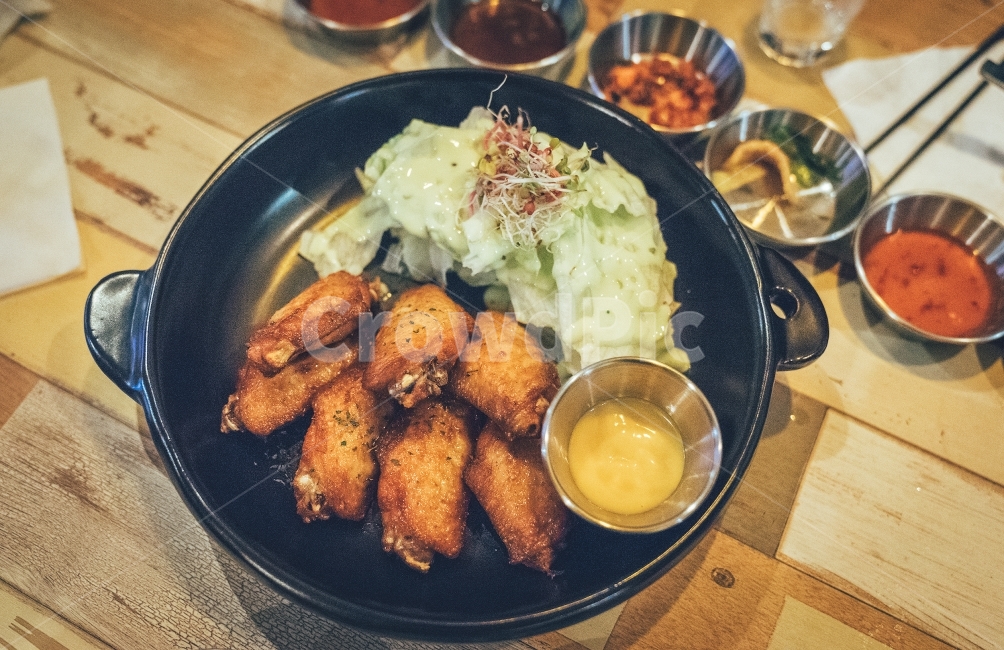 치킨,야식,버팔로윙,맥주,안주,샐러드,음식,음식,식재료,요리,food,cook,meal,dishes,food reserves,육류,고기,meat