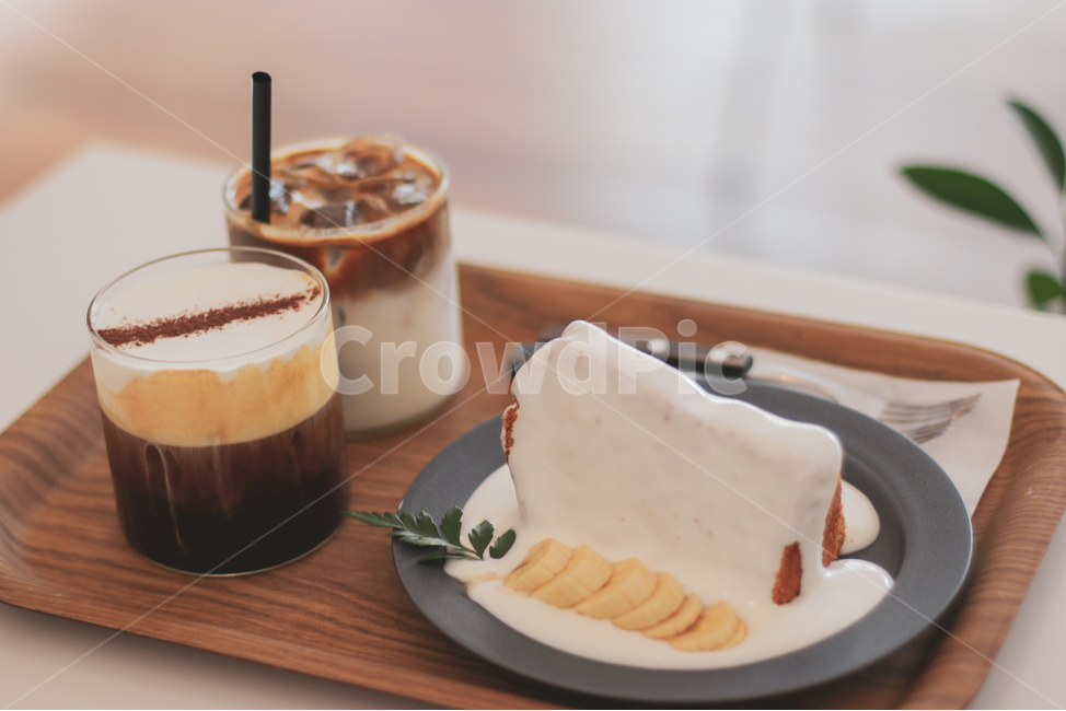 디저트,커피,후식,카페,음료,아인슈페너,생크림,빵,맛있는,먹음직스러운,달달한,달콤한,휘핑크림,크림,라떼,바닐라,당,카페음료,dessert,cream,latte,coffee,cake,bakery,sweet,음식,식재료,요리,food,cook,meal,dishes,food reserves,디저트,간식,후식,dessert,snack