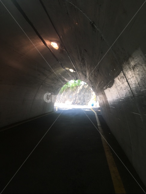 구도,색감,분위기,mood,햇빛,터널,turnel,끝,햇살,빛,light