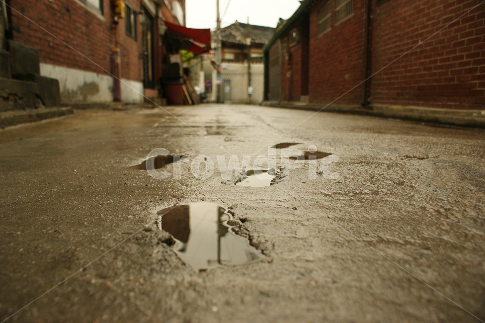 reflection,After the rain,Standing water,close,footsteps,cloudy day