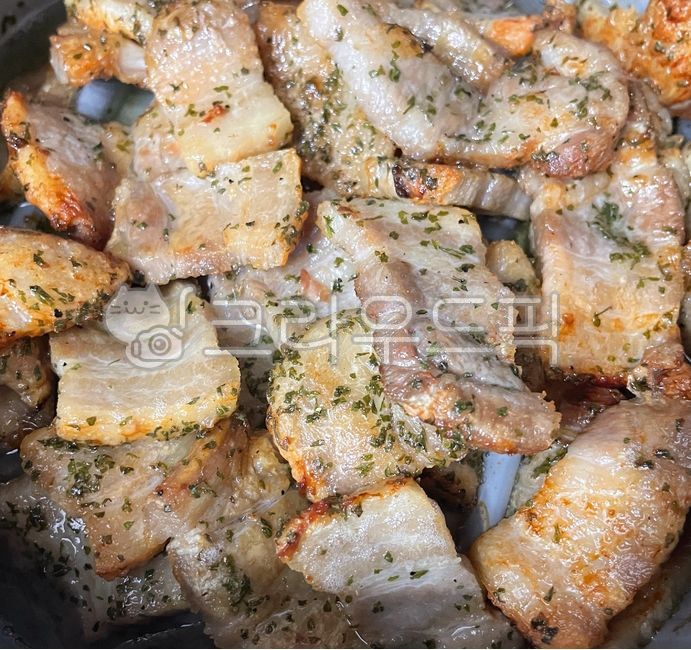 Air fryer recipes,Korean cuisine,cook,Korean,pork,food,pig,meal,rice thief,pork belly,Air fryer grilling,dish,Korean food,meat,ingredients,cooking,mukbang,roast