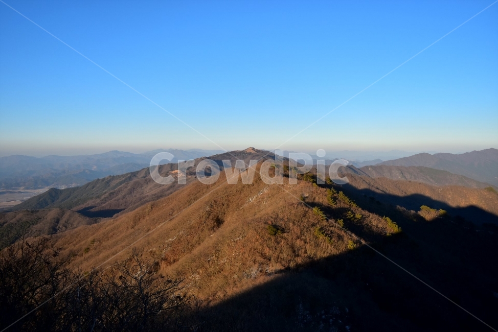 지리산,서북능선,노고단,풍경,비경,명산,국립공원,성삼재,묘봉치,만복대,고리봉,반야봉,천왕봉,정령치,세걸산,세동치,부운치,팔랑치,산행,등산,트레킹,National,Park,철쭉,파란,하늘,바래봉,사진,산그리메,산너울,명선봉,토끼봉,힐링,감성,전망,조망,아름다운,수려한,nature,landscape,겨울,계절,winter,season,자연,풍경,nature,landscape,한국자연풍경,한국자연경관,korea nature landscape,outdoors,옥외,mountain range,산맥,mountain,산,hill,언덕,slope,경사