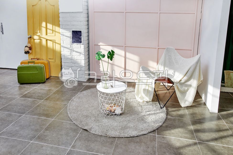 flooring,Large space,rentalstudio,office,construct,inside,house,space,life,spaciouslivingroom,interior,Sofa,spacious living room,white,furniture,design,Rental Studio,livingroom,floor,architecture,realestate,sofa,chair,real estate,comfort,lifestyle,sunligh