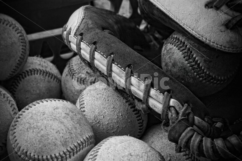 baseball ball,baseball glove,work out,hobbies,ball game,black and white photography,Athletic,baseball,baseball supplies,daily sports,Grayscale