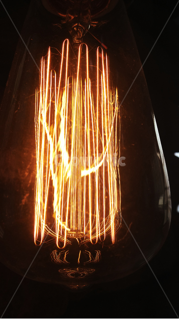 전구,bulb,amber,빛,lamp,light,전등,필라멘트,filament,유리,glass,밝히다,켜다,on