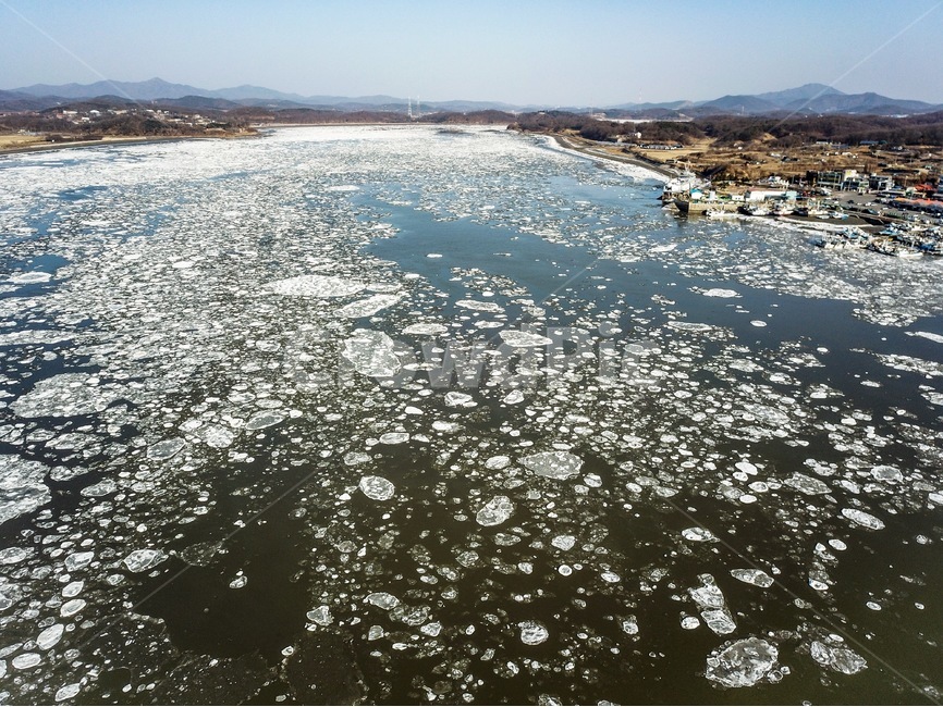 강화도,겨울바다,바다,드론,드론사진,초지대교,다리,유빙,바다유빙,겨울,섬,동명항,겨울,계절,winter,season,자연,풍경,nature,landscape