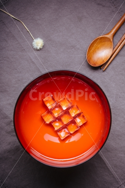 얼음,아이스,여름,음료,차가움,접시,시원함,빙수,팥빙수,과일빙수,그릇,플레이트,반영,우동,숟가락,젓가락,식탁,여름,계절,summer,season,음료수,drink,beverage,bowl,사발