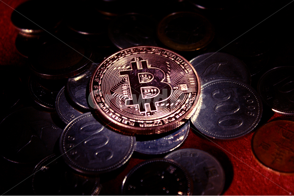 비트코인,bitcoin,가상화폐,암호화폐,코인,암호화화폐,금융,돈,finance,banking,money,정보통신기술,전자,it,information,technology,electro,연출,컨셉,direction,concept,비즈니스,산업,투자,전자상거래,cyber,future,블록체인,동전,채굴,전자기기,전자제품,electronic,equipment,시간,산업,industry,industrial,금융,돈,finance,banking,money