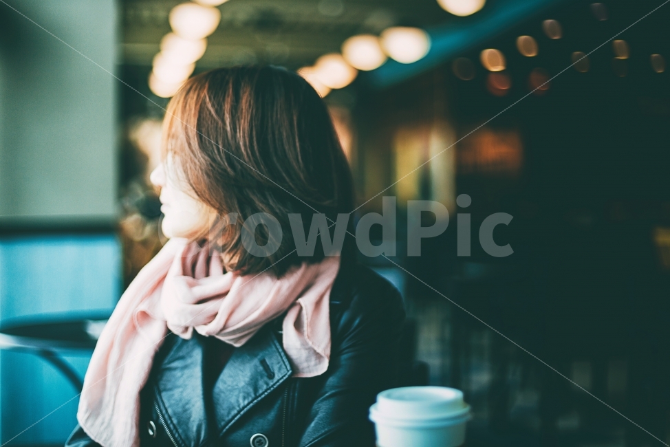 카페,커피,휴식,생각,가족,엄마,아내,차,스카프,오후,헤어,머리,미용실,기다림,디저트,점심,여자,부인,와이프,휴식,힐링,rest,relaxation,healing,사람,인물,인간,human,person,여성,여자,woman,female,lady,커피,카페,coffee,cafe,감성,sensible,feeling