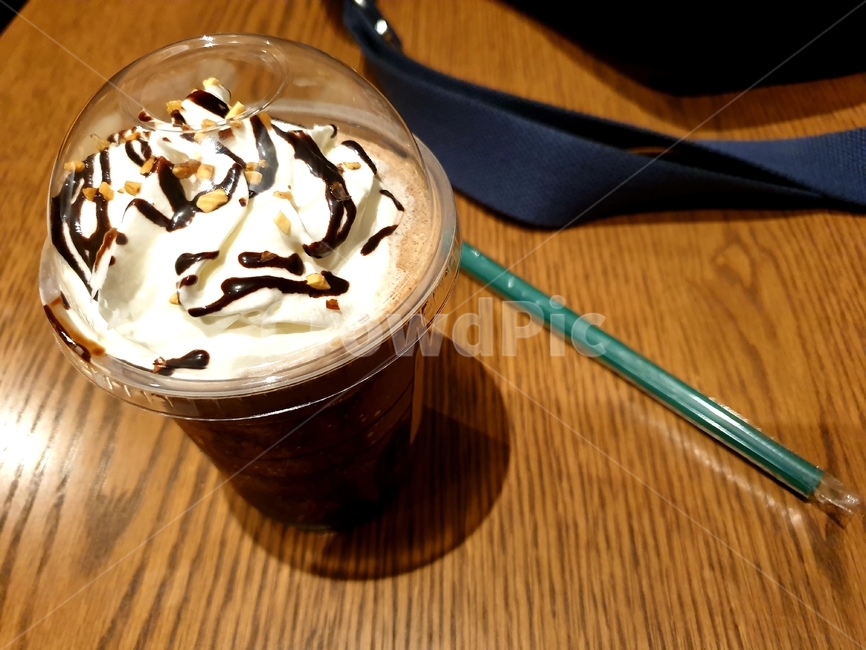 dessert,디저트,food,음식,카페,커피,프라푸치노,휘핑크림,음료,초콜릿,chocolate,beverage,마실것