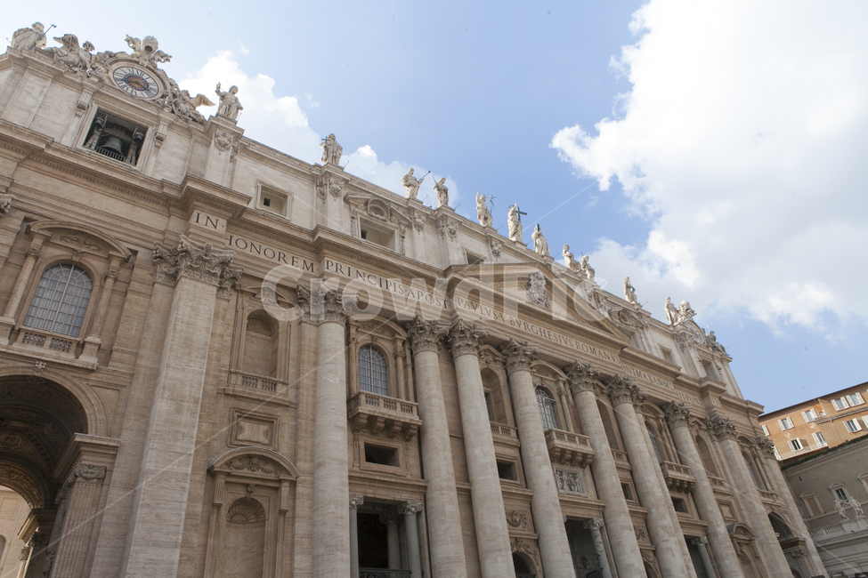 BasilicadiSanPietro,BasilicaofStPeter,StPetersBasilica,Vaticancity,Europe,Italy,유럽,이탈리아,바티칸,성베드로대성당,랜드마크,landmark,tourist attraction,해외,외국,세계,foreign,oversea,world,세계랜드마크,해외랜드마크,외국랜드마크,world landmark,world tourist attraction,종교,신앙,religion,belief,faith,건축물,건물외관,exterior,building,structure,architecture,construction,건물