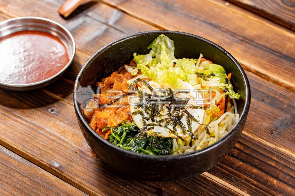김치제육돌솥비빔밥,돌솥비빔밥,제육돌솥,김치제육비빔밥,한국비빔밥,한식비빔밥,전통비빔밥,한국음식,맛있는비빔밥,한국맛집,인기메뉴,한국전통음식,전통한식,제육덮밥,한국가정식,숯불구이,고기비빔밥,매운비빔밥,한국여행음식,대표한식,kimchiporkstonepotbibimbap,porkkimchibibimbap,spicyporkstonepotrice,koreanbibimbap,koreanfood,キムチ豚石焼ビビンバ,豚肉ビビンバ,韓国料理,韓国ご飯,韓国伝統料理,泡菜猪肉拌饭,石锅拌饭,韩国拌饭,韩国料理,韩国美食