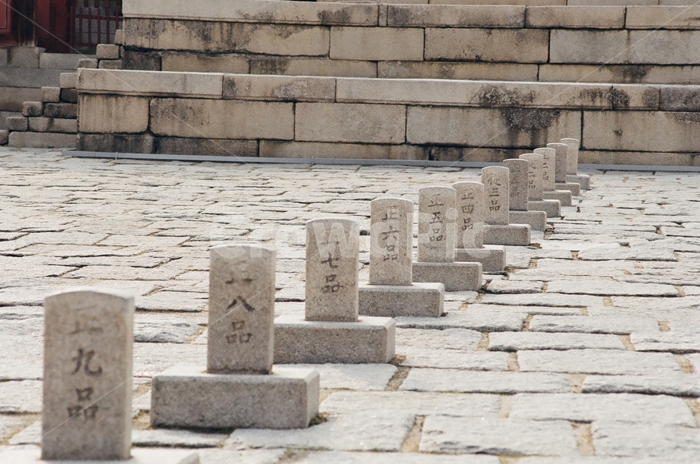 창경궁,필름카메라,필름사진,감성사진,종품,한국전통,한국문화,korean traditional,korean culture,조각상,동상,석상,조형물,statue,bronze statue,stone statue
