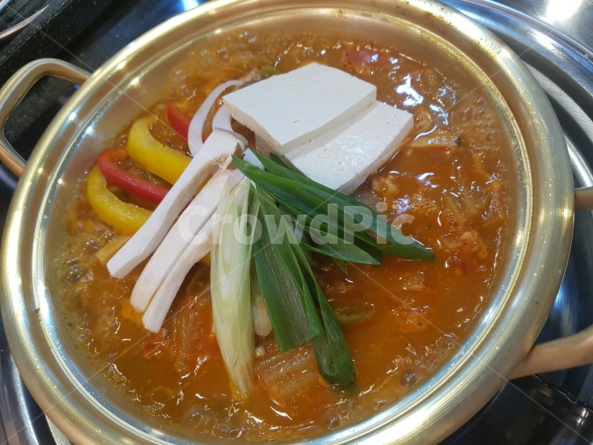 김치찌개,냄비김치찌개,묵은지찌개,김치전골,양은냄비김치찌개,음식,식재료,요리,food,cook,meal,dishes,food reserves,한식,한국음식,한국요리,korean food,korean dishes,korean meal,korean cook