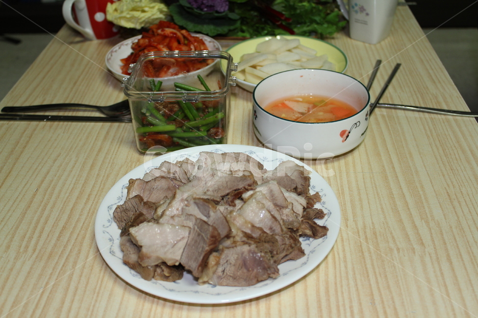수육,고기,보쌈,편육,돼지,돼지고기,저녁,야식,식사,음식,음식,식재료,요리,food,cook,meal,dishes,food reserves,육류,고기,meat,한식,한국음식,한국요리,korean food,korean dishes,korean meal,korean cook