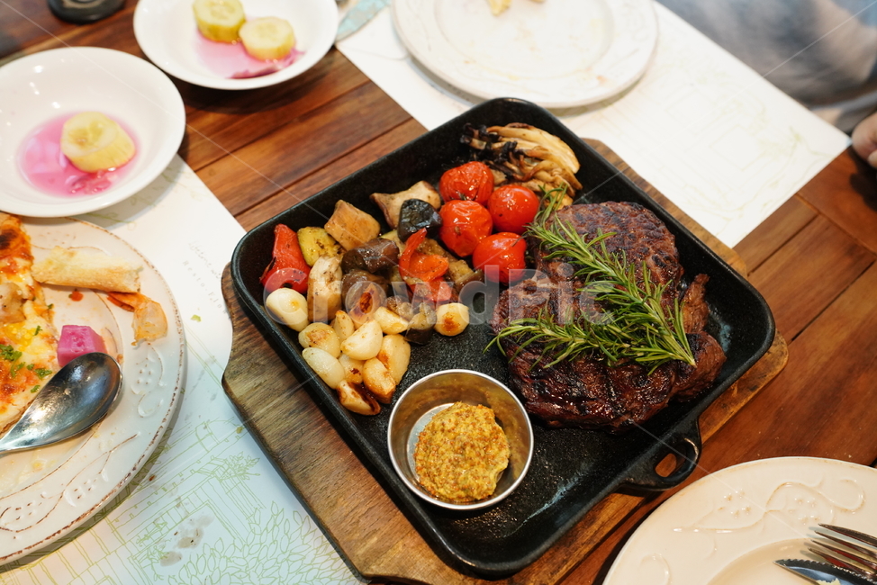 스테이크,고기,육식,먹거리,음식,식사,외식,양식,푸드,food,육류,steak,야채,접시,음식,식재료,요리,food,cook,meal,dishes,food reserves