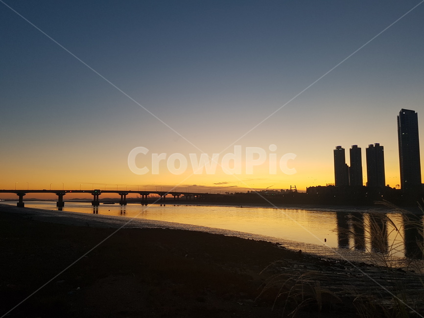 노을,sunset,석양,바다,sea,다리,bridge,빌딩,하늘,nature,sky,자연,outdoors,옥외,도시,풍경,city,landscape,한국도시풍경,한국도시경관,korea cityscape