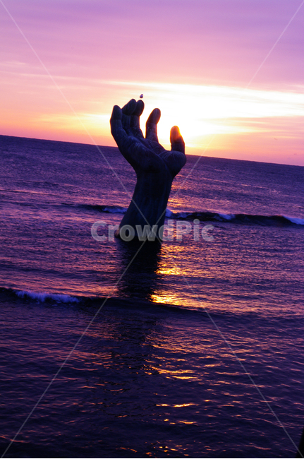 바다,하늘,구름,풍경,해맞이,일출,sunrise,호미곶,상생의손,랜드마크,landmark,랜드마크,landmark,tourist attraction,한국랜드마크,한국관광지,한국명소,korea landmark,korea tourist attraction,조각상,동상,석상,조형물,statue,bronze statue,stone statue