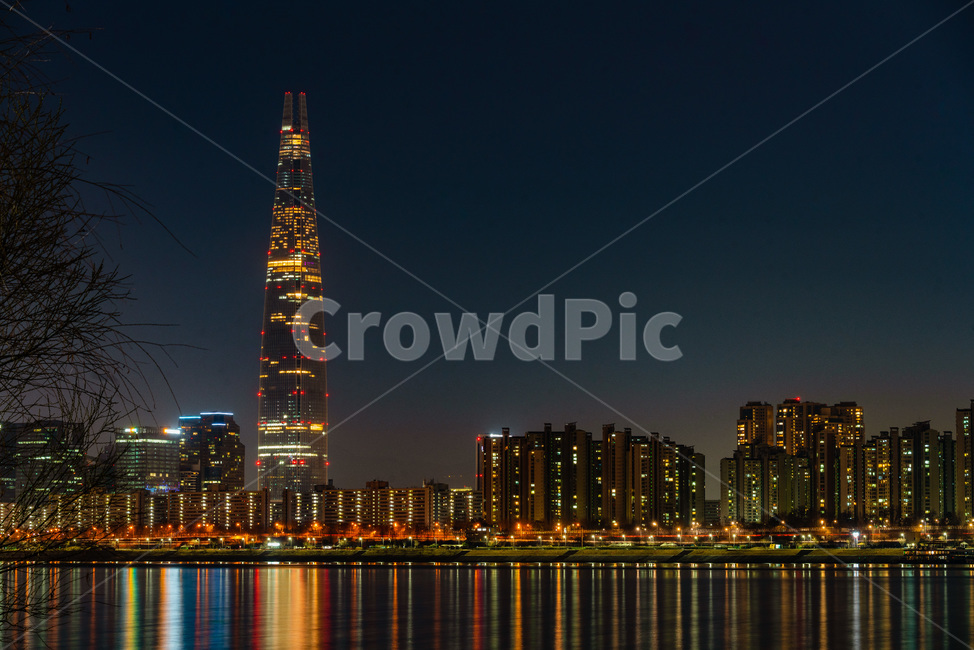 롯데타워,빌딩,야경,서울,한강,야경,밤,풍경,nightscape,night,landscape,도시,city,한국도시풍경,한국도시경관,korea cityscape,랜드마크,landmark,tourist attraction,한국랜드마크,한국관광지,한국명소,korea landmark,korea tourist attraction,steeple,뾰족한 탑,spire,첨탑,building,건물,architecture,건축물,tower,탑