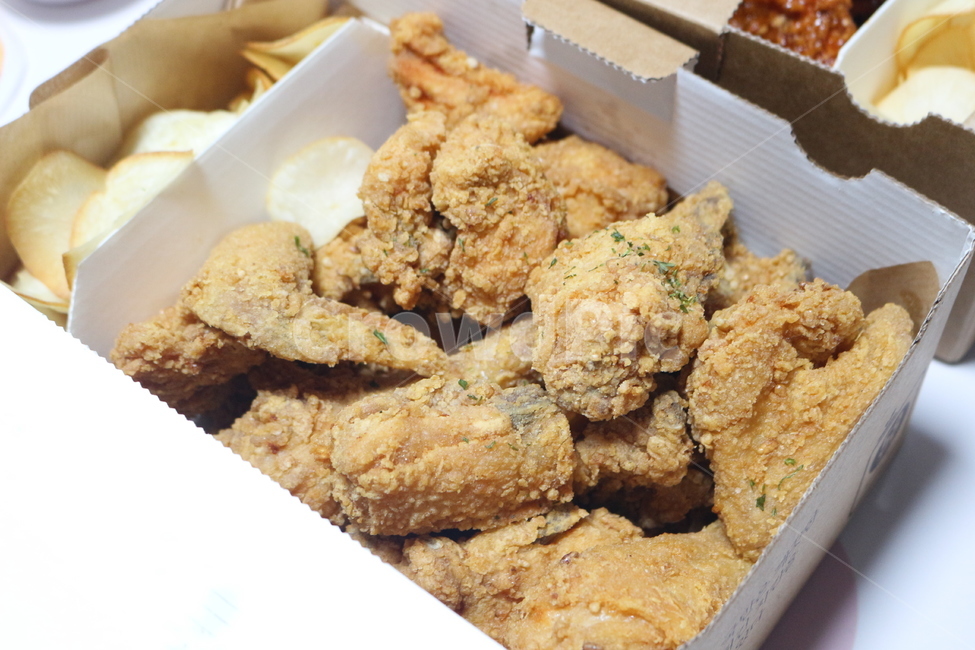 치킨,후라이드,양념치킨,닭다리,매운치킨