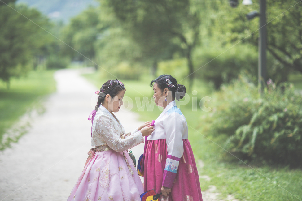 사람,여자,풍경,한복,전통,모녀,human,woman,girl,landscape,hanbok,tradition,mother,daughter,한국전통,한국문화,korean traditional,korean culture,한복,한국전통의상,hanbok,korean traditional clothes,사람,인물,인간,human,person,여성,여자,woman,female,lady,가족,패밀리,family