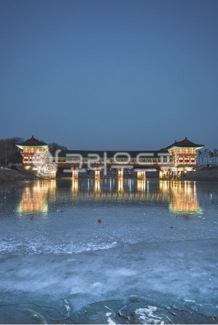 경주,월정교,야경,문화재,문화유산,전통문화재,결빙,ice,waterfront,워터프론트,겨울,한국관광지,관광지,한국명소,얼음