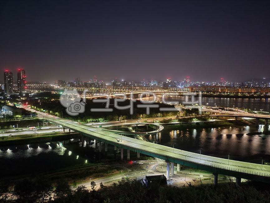 freeway,overpass,metropolis,road,cityscape,bridge,building,architecture