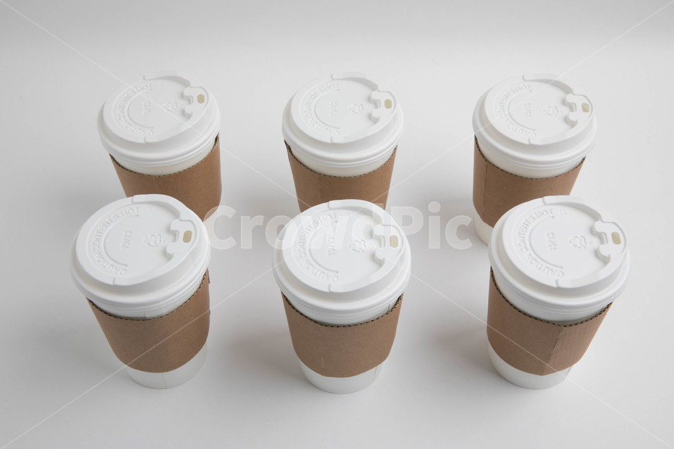 컵,종이컵,테이크아웃컵,커피,뚜껑,화이트,하얀,white,배열,직선,바라보다,나란히,앞에서,위에서,밑에서,배경,백그라운드,백그라운드배경,커피,카페,coffee,cafe,사물,물건,오브젝트,thing,object,matter,누끼,remove background